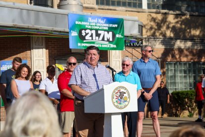 El gobernador de Illinois, JB Pritzker, durante un discurso.
