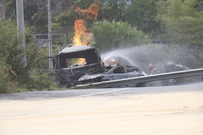 8 vehículos resultaron afectados por un camión que perdió los frenos.