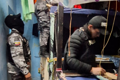 La Policía realizó una requisa en la cárcel de Loja.