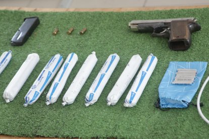 Los explosivos incautados tiene potencia para causar daños a más de medio kilómetro a la redonda.