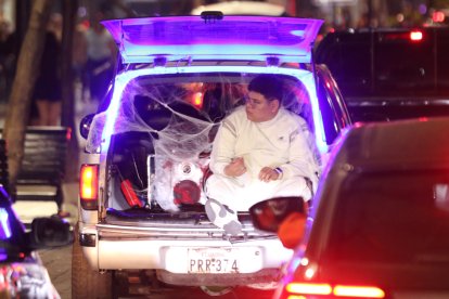 Ciudadanos disfrazados estaban a bordo de los vehículos atrapados en el embotellamiento.