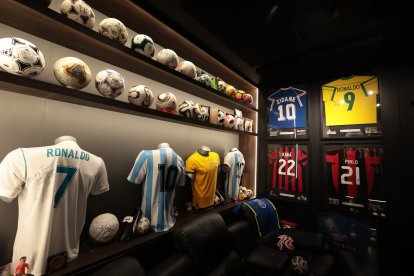 CR7, Maradona, Pelé y Messi conviven en un mismo lugar.