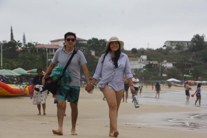 Los visitantes llegaron felices a los balnearios en la provincia de Santa Elena