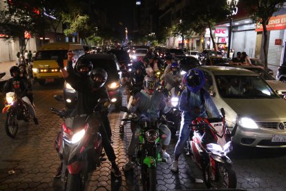 El tránsito estuvo colapsado por horas en el centro de Guayaquil a causa de la Rodada del Terror.