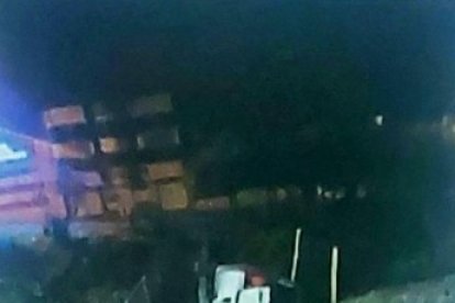 El auto de la víctima terminó volcado luego de la persecución.