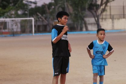 Los primos Luis Sánchez y Matías Asitimbay durante una práctica.