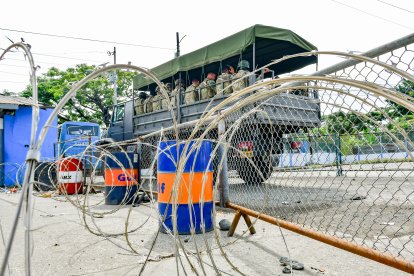 Gran movimiento de personal militar se registró el lunes en la Penitenciaría.