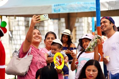 Los visitantes a la feria de la ciruela disfrutaron del evento que se cumplió en la comuna Juntas del Pacífico