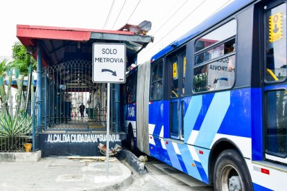 Pese a los daños, el servicio de Metrovía no se vio interrumpido.