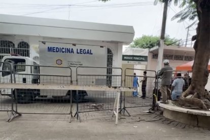 Los cuerpos de las cinco víctimas fueron trasladados a la morgue.