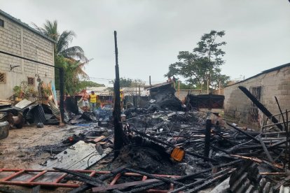 La bodega terminó siniestrada y los daños materiales son cuantiosos