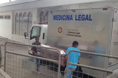 Los cadáveres de las víctimas fueron llevados a la morgue de Babahoyo.