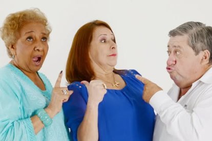 Junto a Prisca Bustamante y Azucena Mora en la serie Tal para cual.