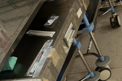 Los carros de curación, desgastados y flojos, dificultan el trabajo.