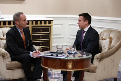 El presidente Daniel Noboa se reunió con representantes del BID para fortalecer el sistema de salud.