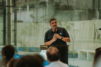 Aquiles Álvarez en la ceremonia de inauguración de las nuevas canchas de pádel en Urdesa.