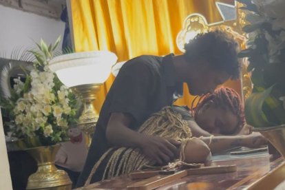 Los restos del jugador son velados en su vivienda, en el sector de Socio Vivienda 2.