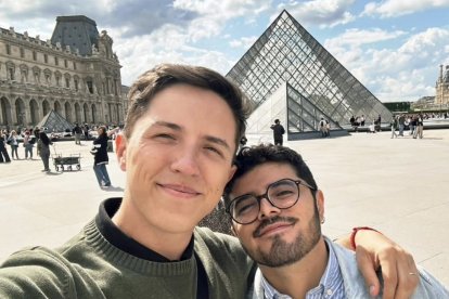 Diego Ulloa, de Enchufe TV, anunció su que se casa en redes sociales.