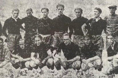 El primer uniforme de la selección ecuatoriana del fútbol en los juegos bolivarianos de 1938.