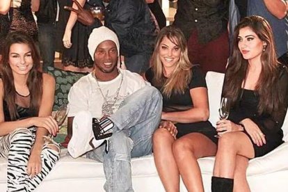 Ronaldinho, campeón del mundo con la selección de Brasil en el Mundial de Corea del Sur y Japón 2002.