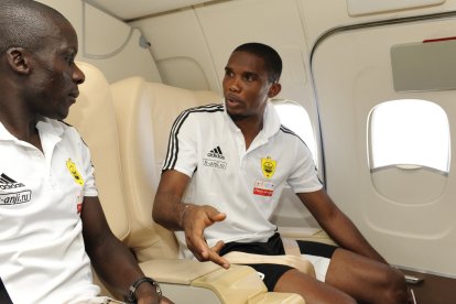 Samuel Eto’o (d), exdelantero del equipo ruso Anzhi Makhachkala.