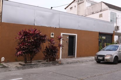 El acceso al inmueble se hace con un código. Nadie solicita ni revisa documentos de los inquilinos.