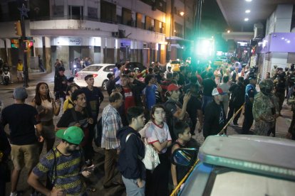 Varios de los presentes durante el operativo gritaron consignas  contra el régimen cuando vieron  aparecer al gobernador.