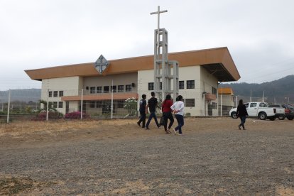 Templos pasan resguardados y acordonados para ‘frentear’ a la inseguridad.