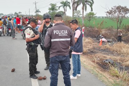 La Policía realizó el levantamiento de indicios en el sitio del crimen.