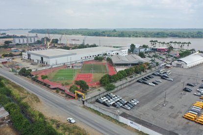 El complejo luce cerrado y cedido a la Policía.