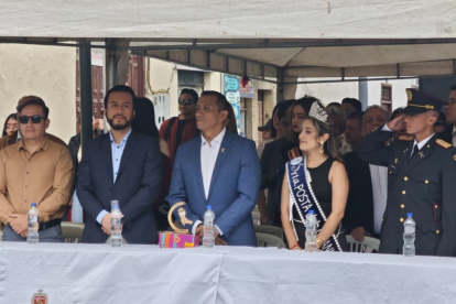 La llama de la Posta de la Lojanidad recorrió las calles de Loja.