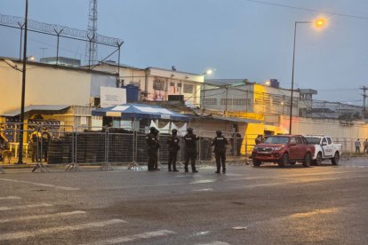 La policía retomó el control de la cárcel alrededor de las 05:30 de este domingo