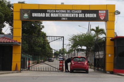 En la entrada del centro se observa el letrero de la UMO.