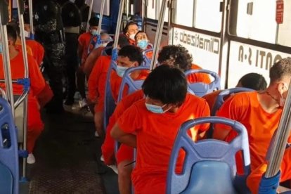 El traslado de los reclusos se cumplió la mañana de este lunes