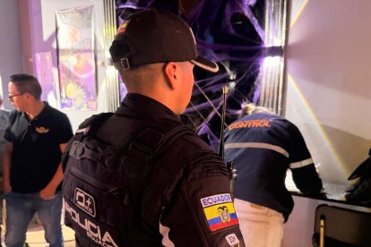 En un local había menores de edad.