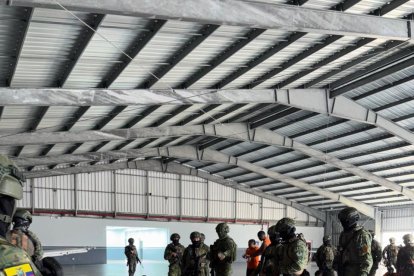 El traslado de los presos se realizó con resguardo militar.