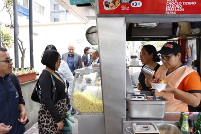 Su principal clientela son las personas que acuden a la Fiscalía de Pichincha.