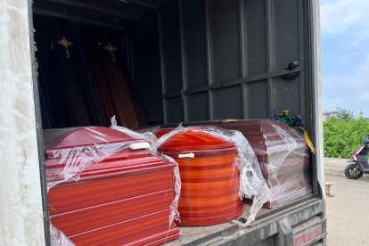 La mañana de este martes, las familiares continuaron retirando los cuerpos de los presos asesinados.