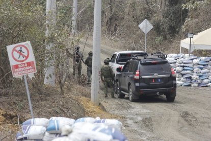 Las Fuerzas Armadas también vigilan y controlan los accesos a la nueva prisión.