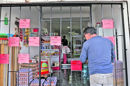 Los dueños de los locales se cuidan como pueden para no caer en manos de la delincuencia.