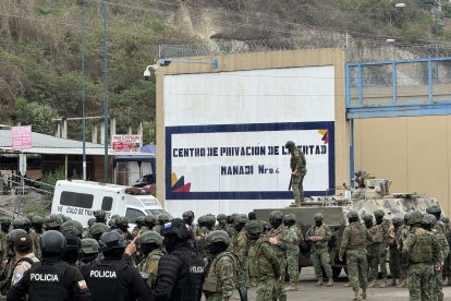 Un gran despliegue militar y policial se efectuó la mañana de este 12 de noviembre en la cárcel El Rodeo, de Portoviejo