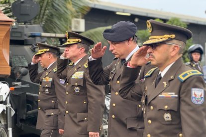 Los principales jefes policiales de Manabí estuvieron presidiendo esta jornada de dolor y compromiso institucional