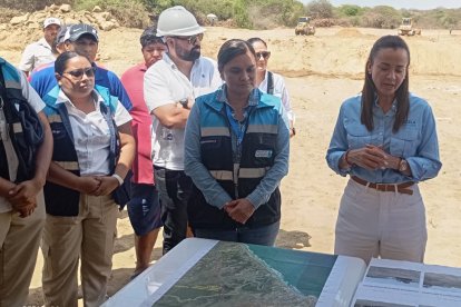 Prefectura del Guayas inició la construcción de la nueva vía Engabao–Puerto Engabao.