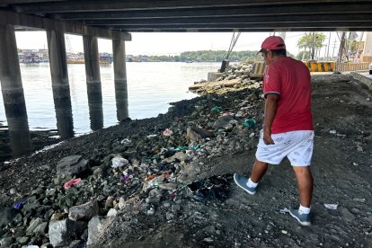 Un cadáver estaba bajo un puente de la vía Perimetral.