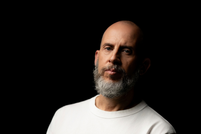 Sergio Sacoto es un músico, cantante, compositor y productor ecuatoriano