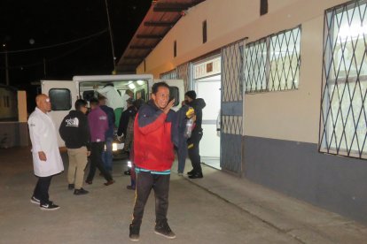 En la noche arribó la ambulancia con el niño al Hospital de Chunchi.