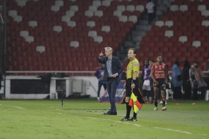 El técnico brasileño de Liga de Quito, Tiago Nunes, llegó a reemplazar en el cargo al argentino Pablo Vitamina Sánchez.
