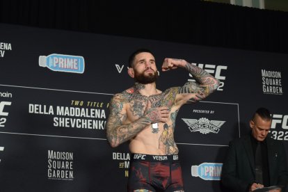 Sean Brady cumpló con la báscula y dio 169,4 libras.