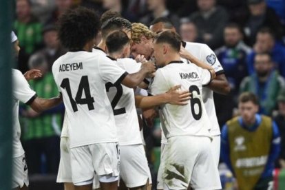 El seleccionado de Alemania se impone como líder del Grupo A de las Eliminatorias de Europa.