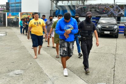 Presuntos Chone Killers fueron capturados y presentados en Guayaquil.